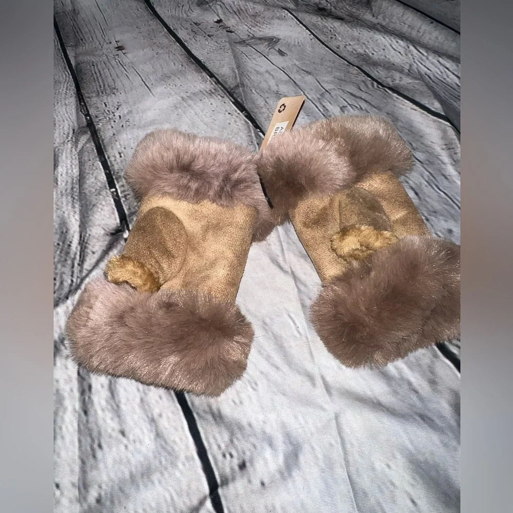 Elegant  faux sued and faux Fur-Trimmed Gloves